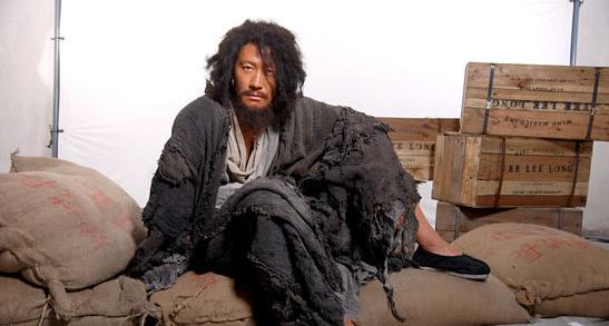 黎明《十月围城》造型 扮乞丐满面胡子拉碴
