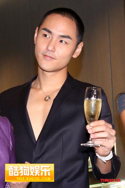 阮经天重返时尚圈 脱离流氓形象宛如王子(图)